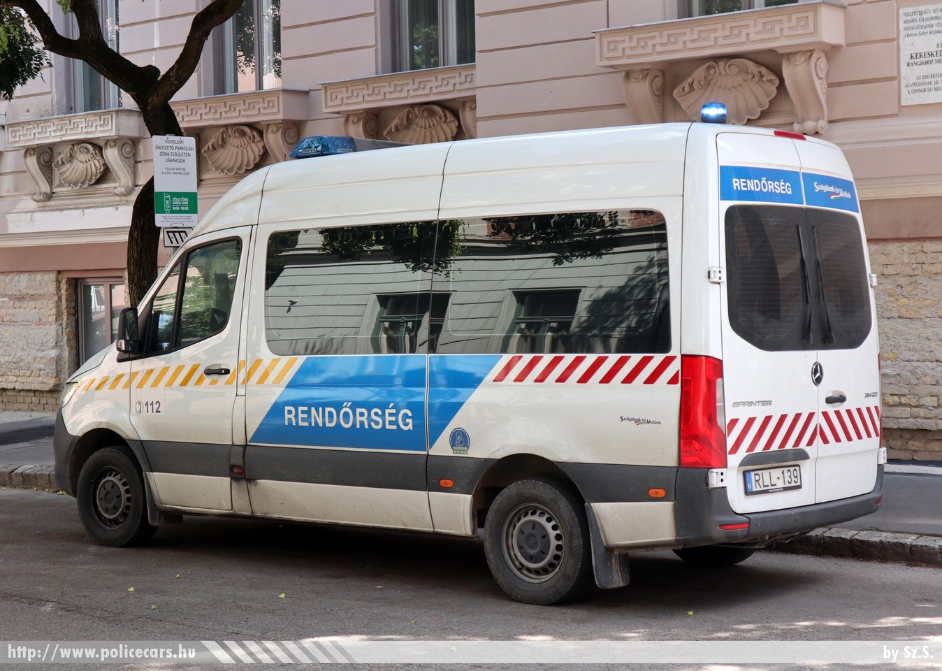 Mercedes Sprinter III, fotó: Sz.S.
Keywords: rendőr rendőrautó rendőrség magyar Magyarország Hungary hungarian police policecar RLL-139
