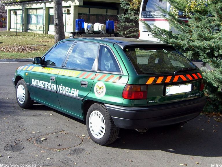 Opel Astra, fotó: Frici
Keywords: katonai honvédségi honvédség