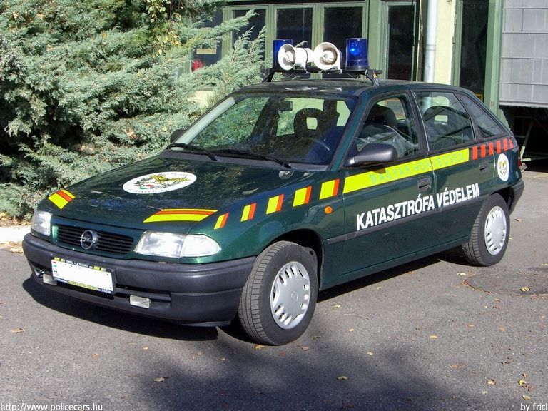 Opel Astra, fotó: Frici
Keywords: katonai honvédségi honvédség