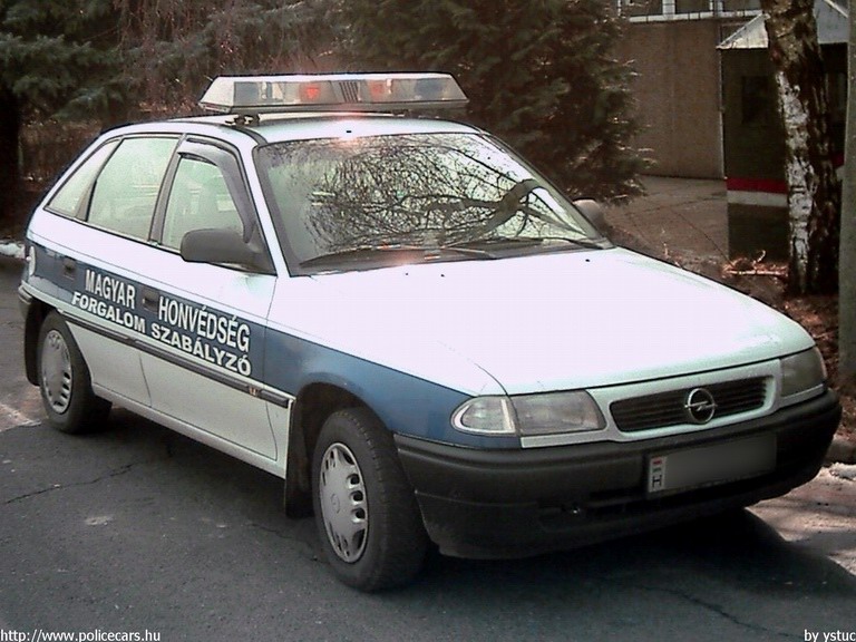 Opel Astra, fotó: ystuc
Keywords: katonai honvédségi honvédség