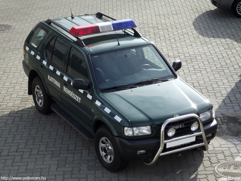 Opel Frontera, fotó: Bbazsa
Keywords: rendőr rendőrautó rendőrség katonai rendészet magyar Magyarország honvédség honvédségi