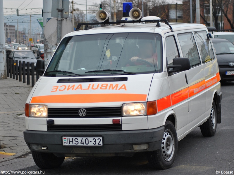 Volkswagen Transporter T4, fotó: Bbazsa
Keywords: katonai honvédségi honvédség mentő mentőautó magyar Magyarország HS40-32