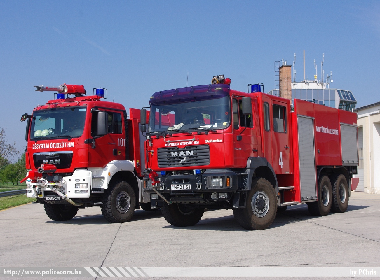 MAN TGS 18.540 Rosenbauer RIV 3500/500/250, MH 59, MAN FE 27.460, MH 59. Szentgyörgyi Dezsõ Repülõbázis, Kecskemét, fotó: PChris
Keywords: HK90-07 katonai honvédségi honvédség tûzoltóautó tûzoltóság HF21-61 