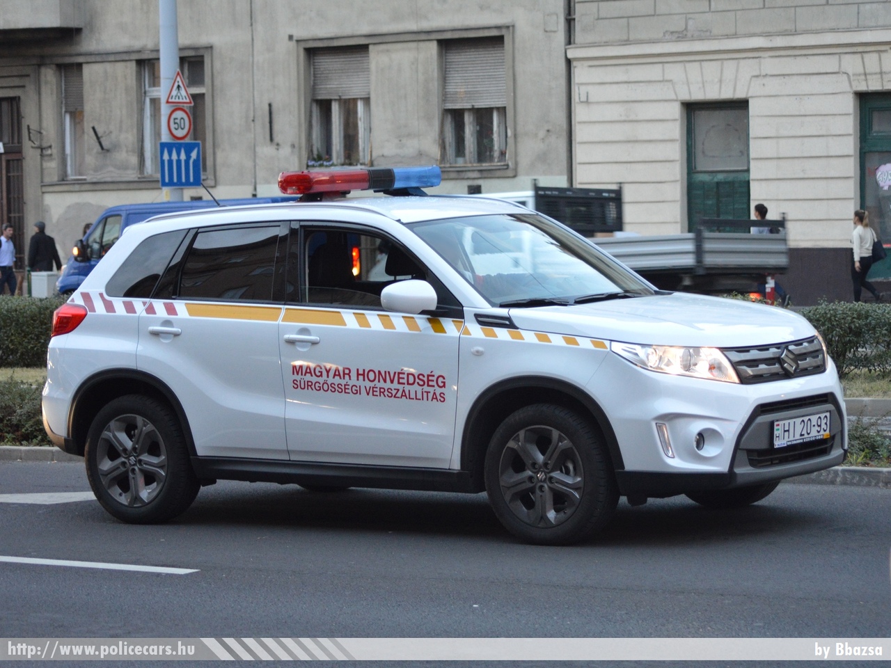 Suzuki Vitara, sürgõsségi vérszállítás, fotó: Bbazsa
Keywords: katonai honvédségi honvédség mentő mentőautó ambulance magyar Magyarország hungarian Hungary military HI20-93