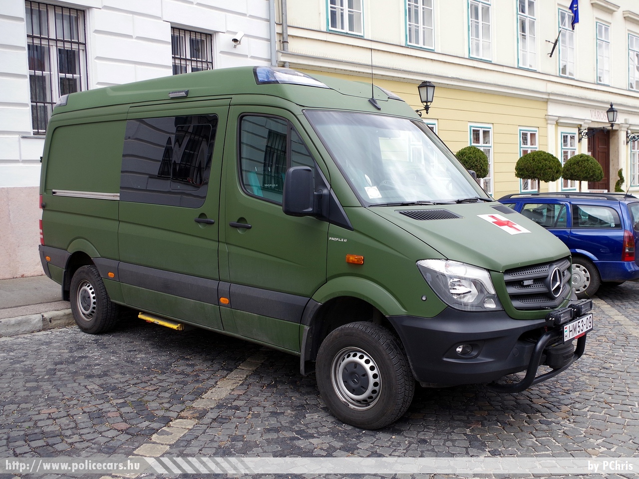Mercedes-Benz Sprinter II Profile, fotó: PChris
Keywords: katonai honvédségi honvédség magyar mentő mentőautó military ambulance HM53-09