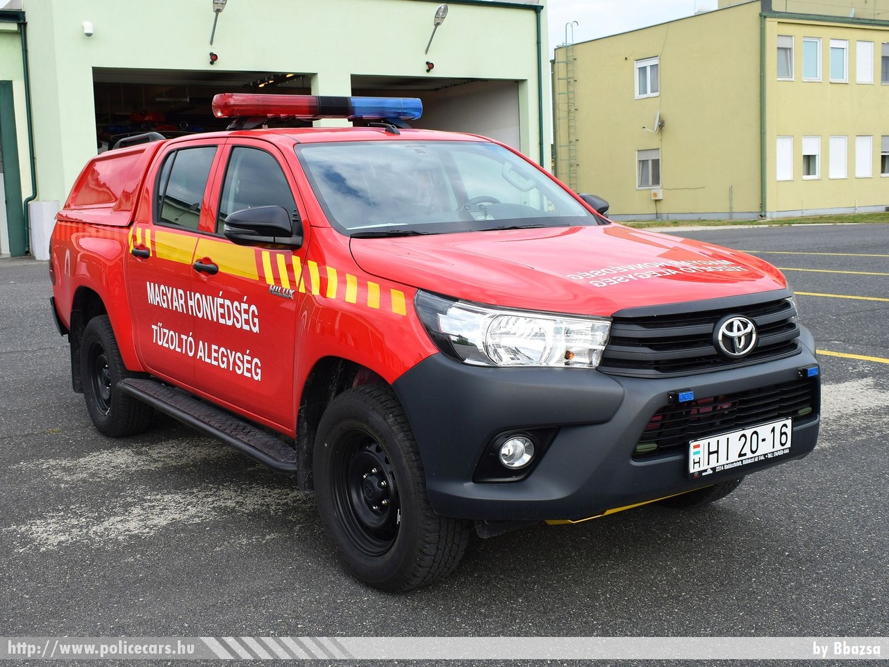 Toyota Hilux, MH Pápa Bázisrepülõtér, fotó: Bbazsa
Keywords: katonai honvédségi honvédség magyar tûzoltó tûzoltóautó tûzoltóság military firetruck HI20-16