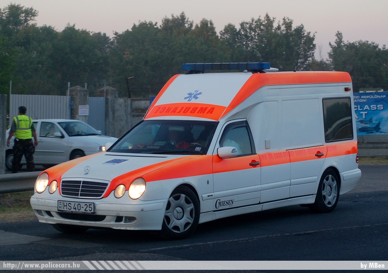 Mercedes-Benz W210L C.Miesen Bonna VF210, fotó: MBen
Keywords: katonai honvédségi honvédség magyar mentő mentőautó military ambulance hungary hungarian HS40-25