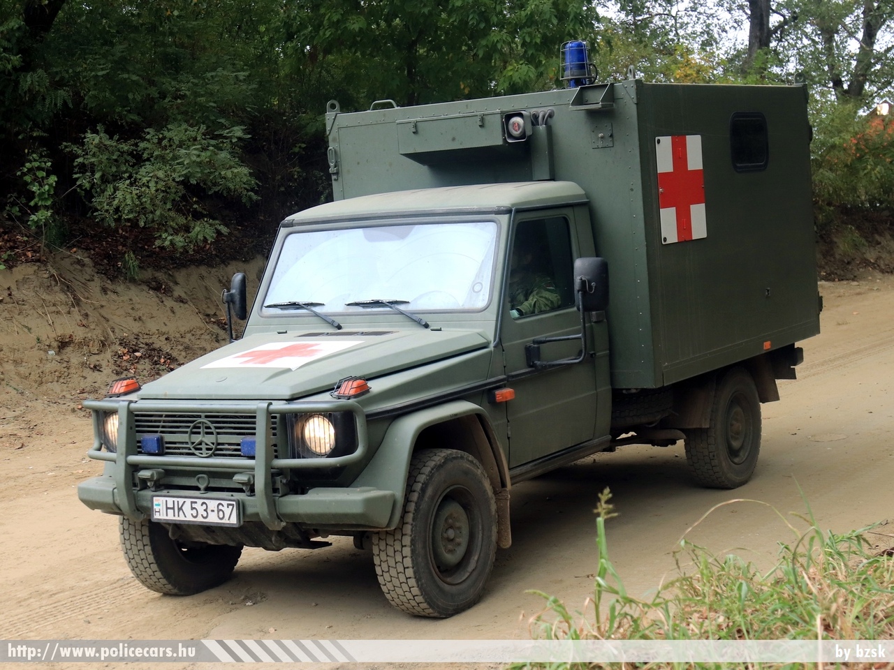 Mercedes-Benz G270 CDI, fotó: bzsk
Keywords: katonai honvédségi honvédség magyar mentő mentőautó military ambulance hungary hungarian HK53-67