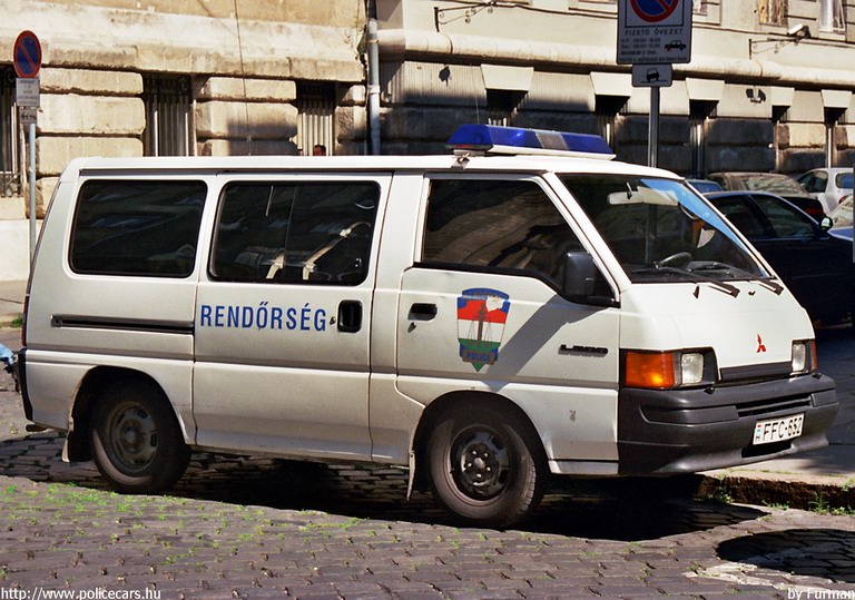 Mitsubishi L300, fotó: Furman
Keywords: rendőrség rendőrautó rendőr magyar Magyarország FFC-652