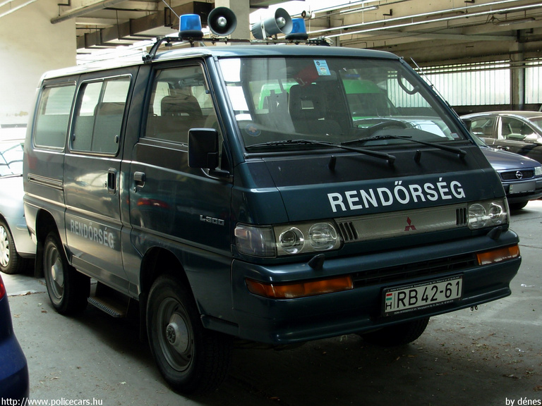 Mitsubishi L300, fotó: dénes
Keywords: rendőrség rendőrautó rendőr magyar Magyarország RB42-61