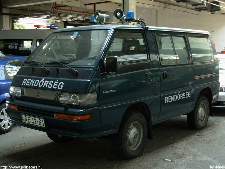 Mitsubishi L300, fotó: dénes
Keywords: rendőrség rendőrautó rendőr magyar Magyarország RB42-61
