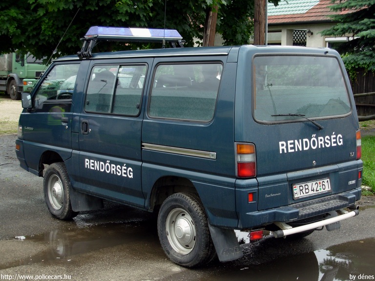 Mitsubishi L300, fotó: dénes
Keywords: rendőrség rendőrautó rendőr magyar Magyarország RB42-61