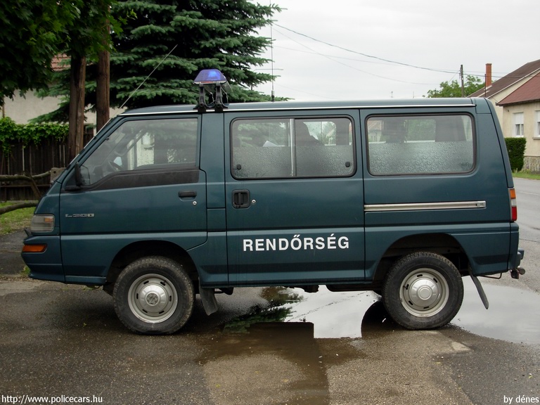 Mitsubishi L300, fotó: dénes
Keywords: rendőrség rendőrautó rendőr magyar Magyarország RB42-61