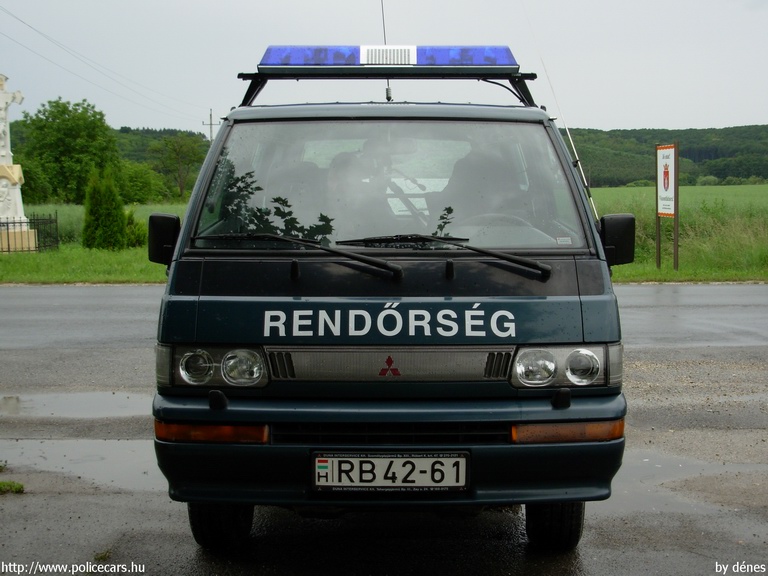 Mitsubishi L300, fotó: dénes
Keywords: rendőrség rendőrautó rendőr magyar Magyarország RB42-61