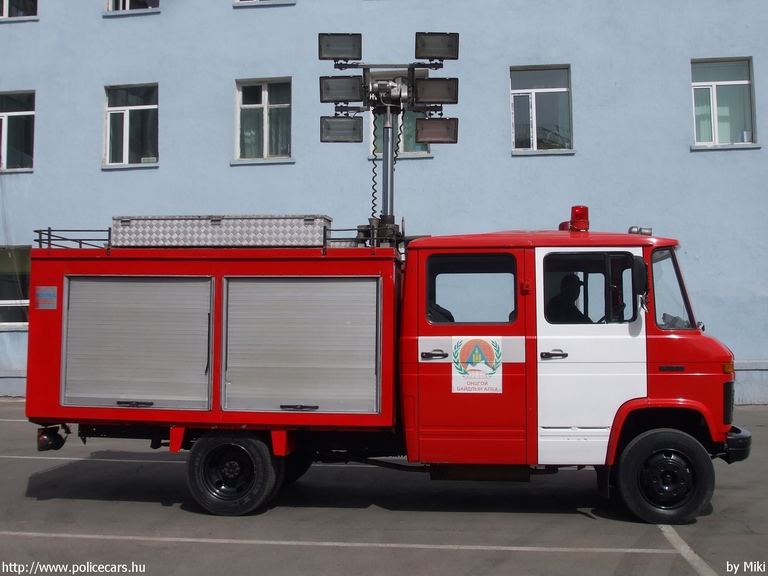 Mercedes, Ulanbator, fotó: Miki
Keywords: mongol Mongólia tûzoltó tûzoltóautó fire firetruck Mongolia mongolian
