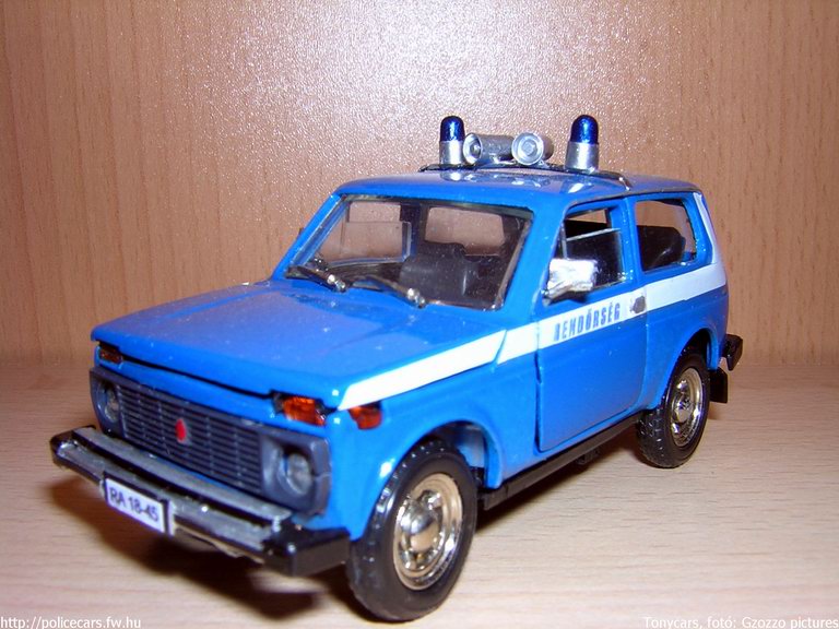 Lada Niva, modell: Tonycars, fotó: Gzozzo pictures
Keywords: modell modellautó rendőr rendőrség rendőrautó