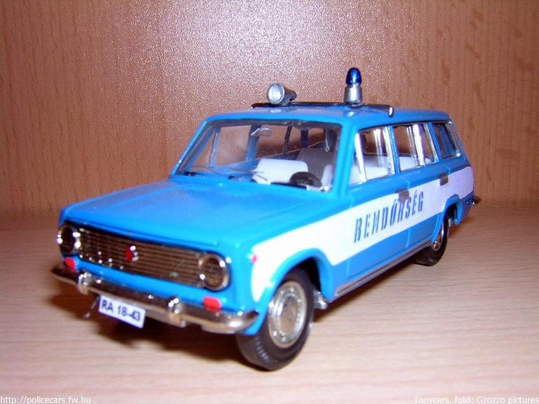 Lada 2101, modell: Tonycars, fotó: Gzozzo pictures
Keywords: modell modellautó rendőr rendőrség rendőrautó