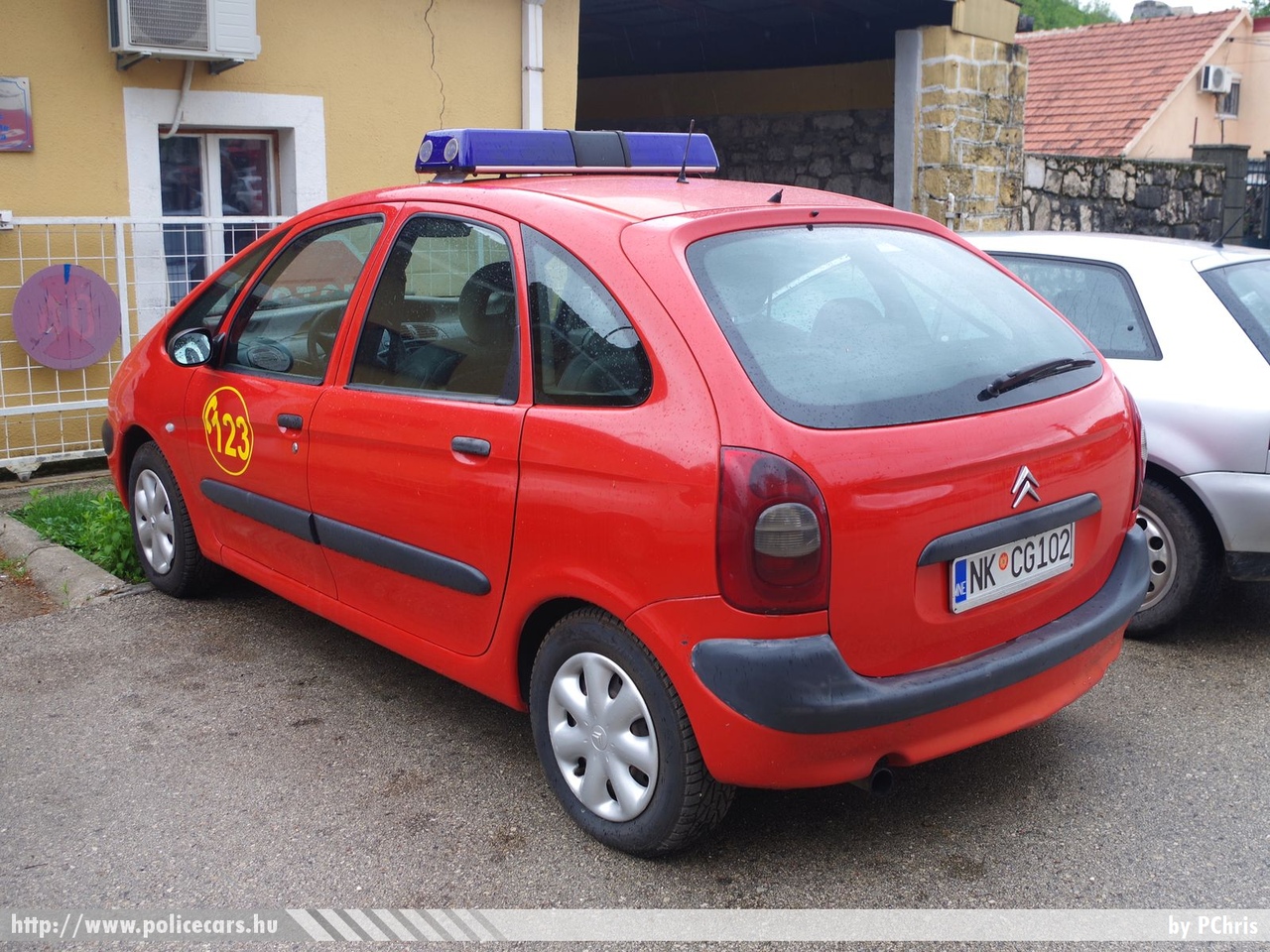 Citroen Xsara Picasso, Niksic, fotó: PChris
Keywords: montenegrói Montenegró tûzoltó tûzoltóautó tûzoltóság crna gora firetruck fire