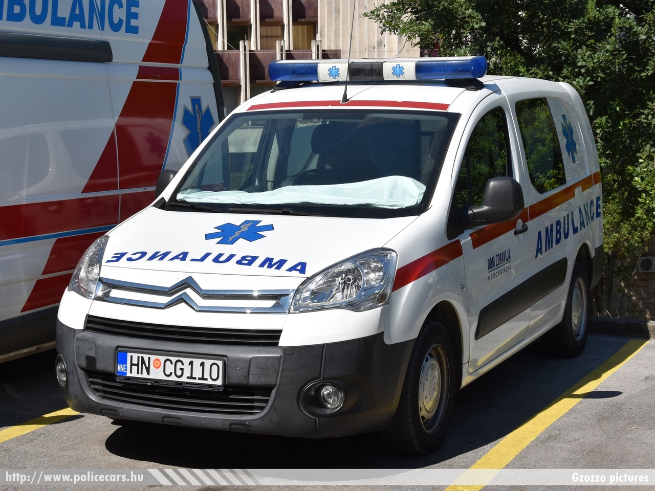 Citroen Berlingo, fotó: Gzozzo pictures
Keywords: montenegrói Montenegró crna gora mentő mentőautó ambulance