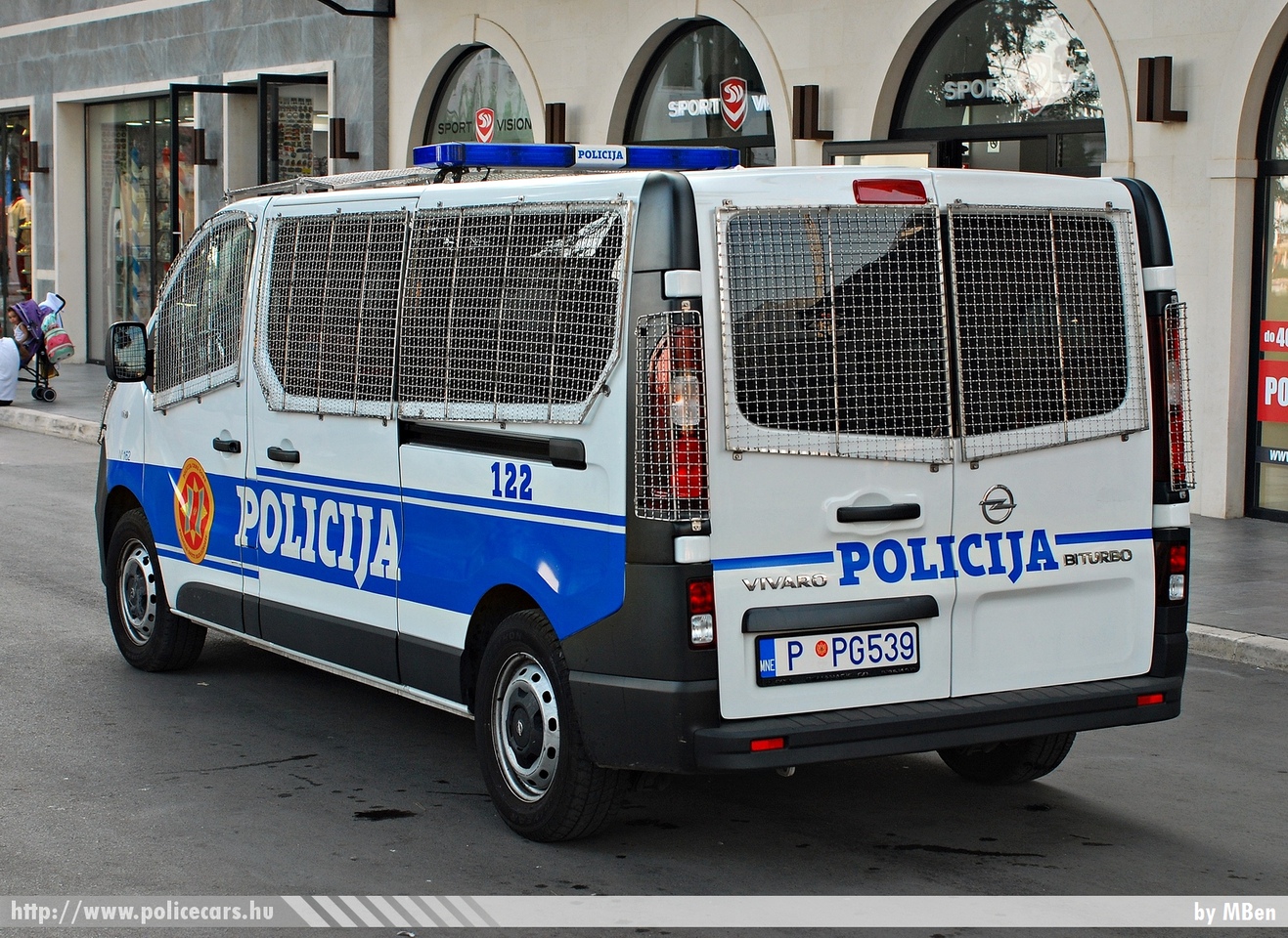 Opel Vivaro, fotó: MBen
Keywords: rendőr rendőrautó rendőrség montenegrói Montenegró Crna Gora police policecar