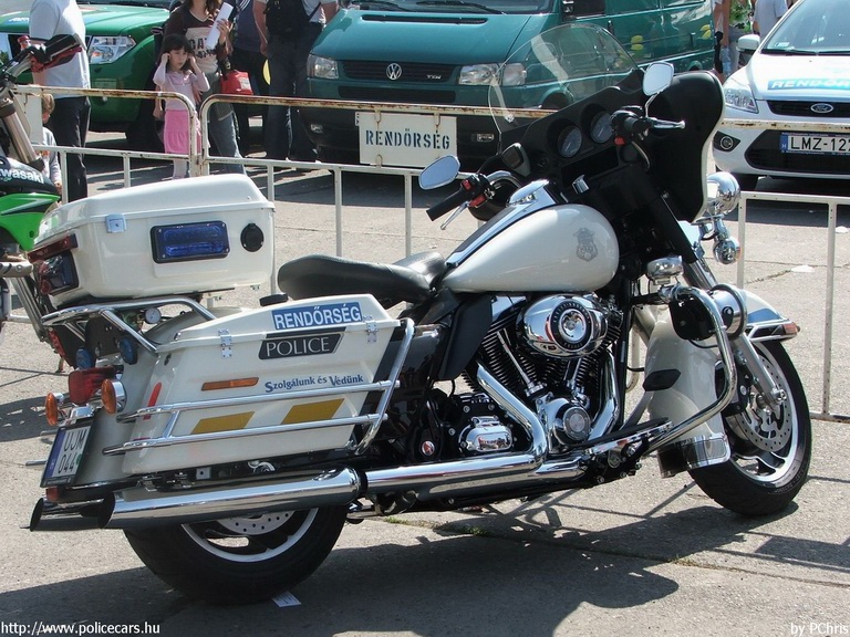 Harley-Davidson Electra Glide Police, fotó: PChris
Keywords: rendőr rendőrmotor rendőrség magyar Magyarország UJM-044
