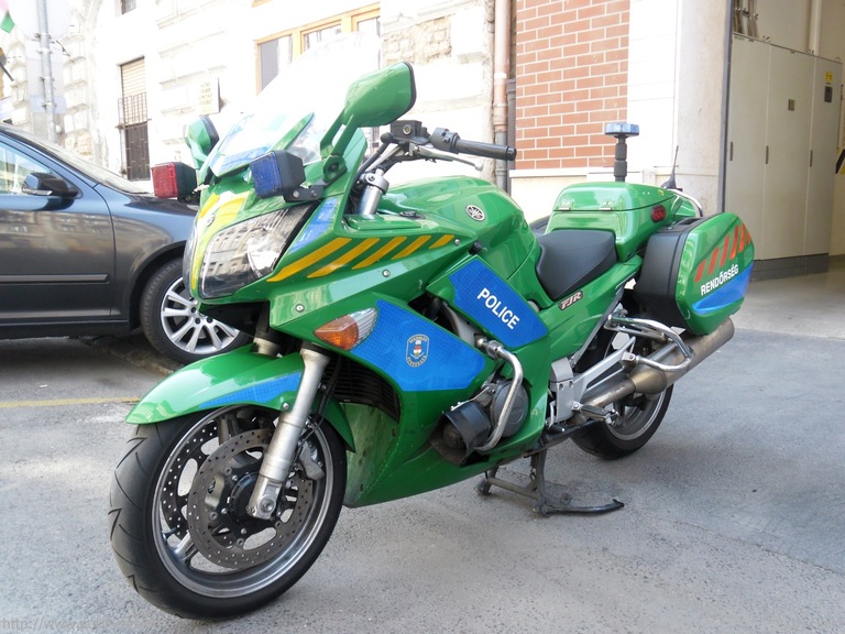 Yamaha FJR 1300, fotó: Holló
Keywords: rendőr rendőrmotor rendőrség magyar Magyarország