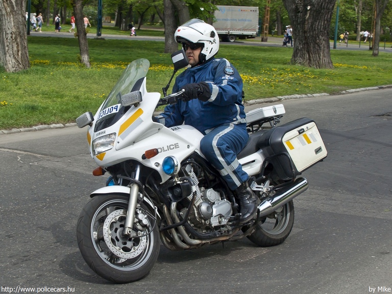 Yamaha XJ 900 Diversion, fotó: Mike
Keywords: rendőr rendőrmotor rendőrség magyar Magyarország