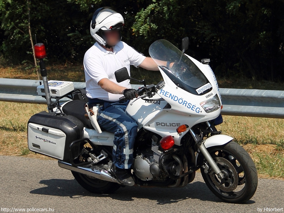 Yamaha, fotó: HNorbert
Keywords: motor rendőr rendőrmotor rendőrség magyar Magyarország police Hungary hungarian