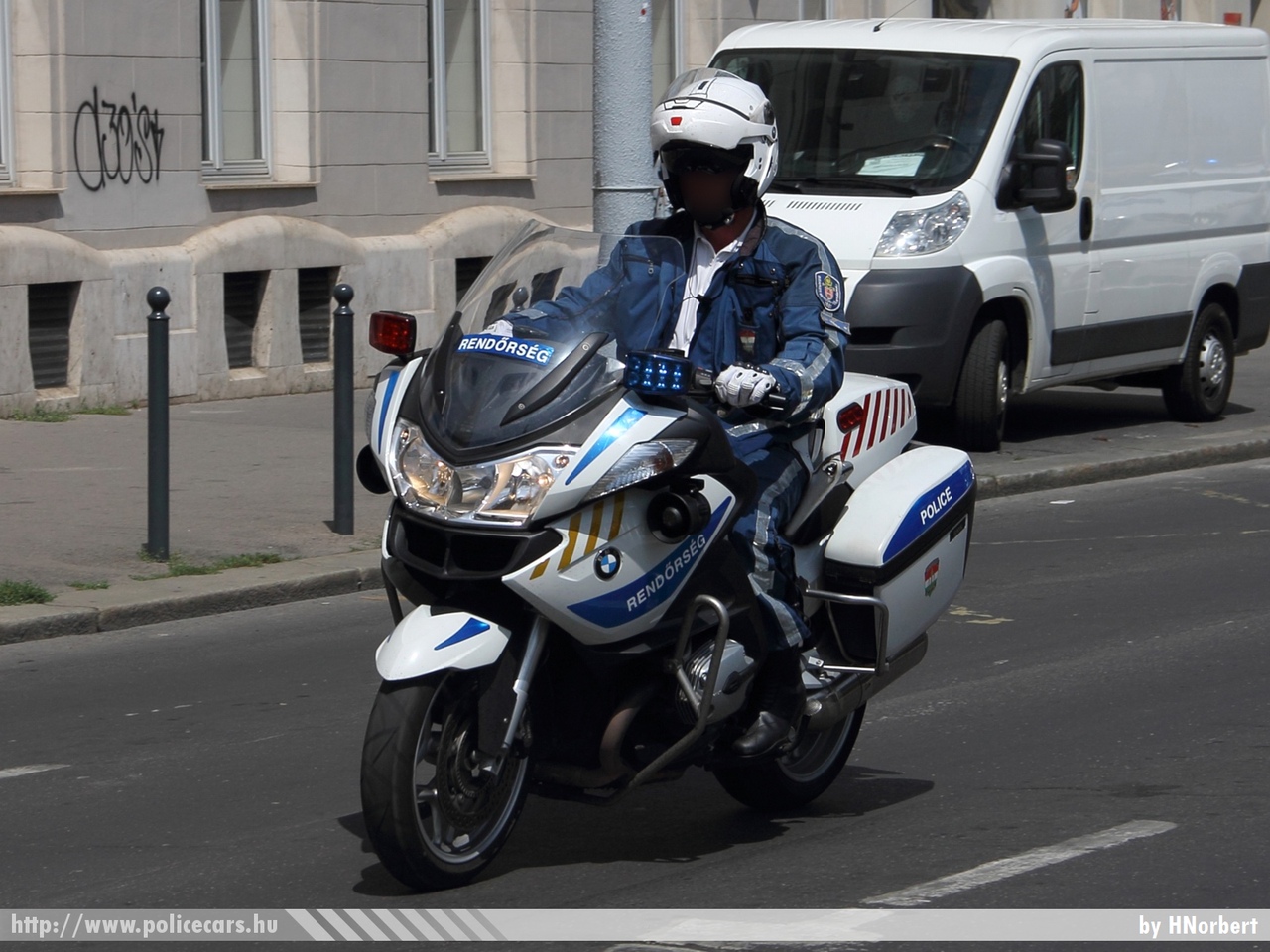 BMW R900RT-P, fotó: HNorbert
Keywords: motor rendőr rendőrmotor rendőrség magyar Magyarország police Hungary hungarian policebike policemotorcycle