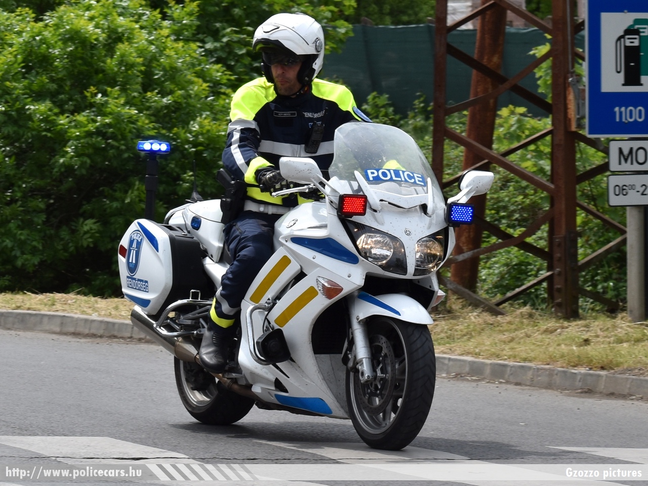 Yamaha FJR 1300, fotó: Gzozzo pictures
Keywords: motor rendőr rendőrmotor rendőrség magyar Magyarország police Hungary hungarian policebike policemotorcycle