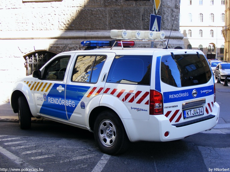Nissan Pathfinder, fotó: HNorbert
Keywords: rendőr rendőrautó rendőrség magyar Magyarország KTJ-434 Hungary hungarian police policecar 