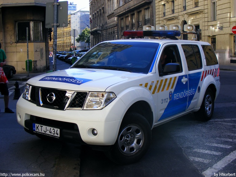 Nissan Pathfinder, fotó: HNorbert
Keywords: rendőr rendőrautó rendőrség magyar Magyarország KTJ-434 Hungary hungarian police policecar 