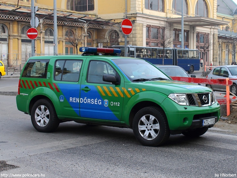 Nissan Pathfinder, fotó: HNorbert
Keywords: rendőr rendőrautó rendőrség magyar Magyarország KTL-110 Hungary hungarian police policecar 