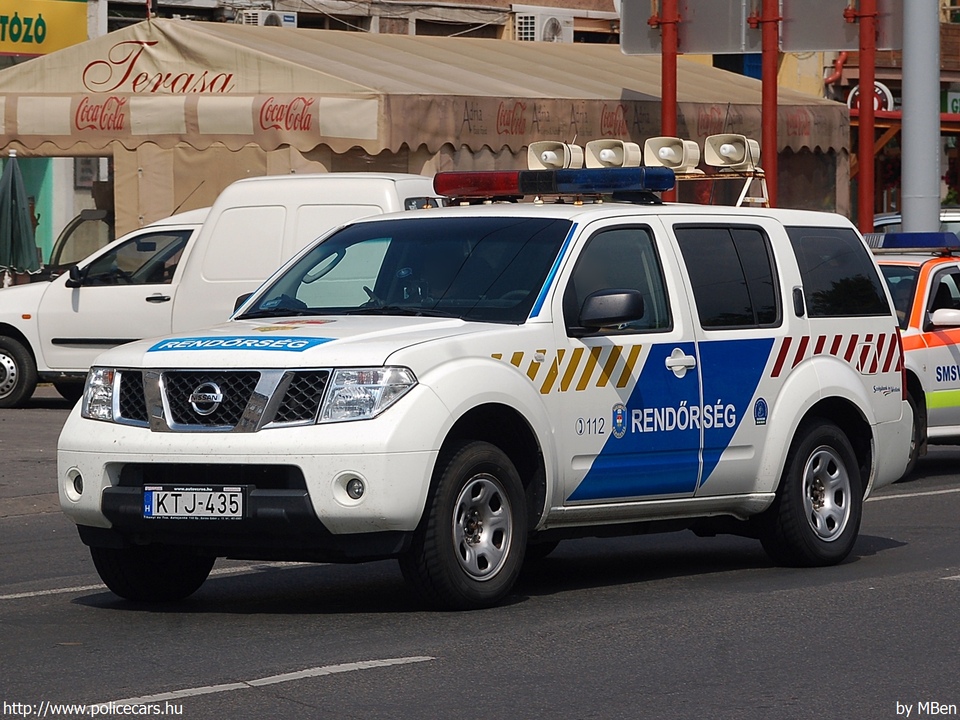 Nissan Pathfinder, fotó: MBen
Keywords: rendőr rendőrautó rendőrség magyar Magyarország KTJ-435 Hungary hungarian police policecar 
