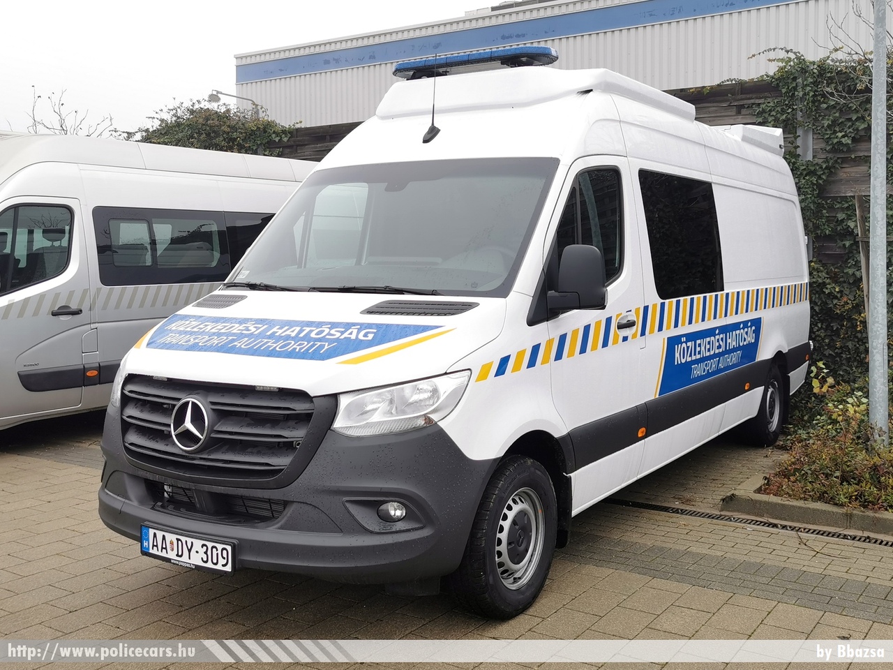 Mercedes-Benz Sprinter 317 CDI, Közlekedési Hatóság (ÉKM), fotó: Bbazsa
Keywords: magyar Magyarország hungarian Hungary NKH AADY-309 RVG-938