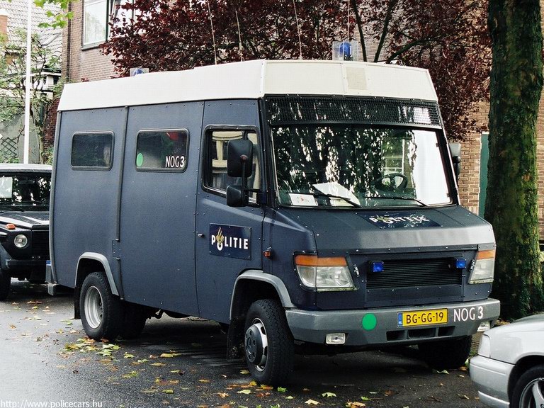 Mercedes-Benz
Keywords: rendőr rendőrautó rendőrség Hollandia holland Politie