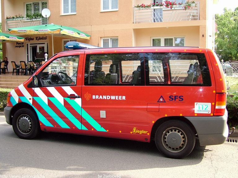 Mercedes Vito, fotó: Zseblovag
Keywords: tûzoltó tûzoltóautó tûzoltóság Hollandia holland Brandweer