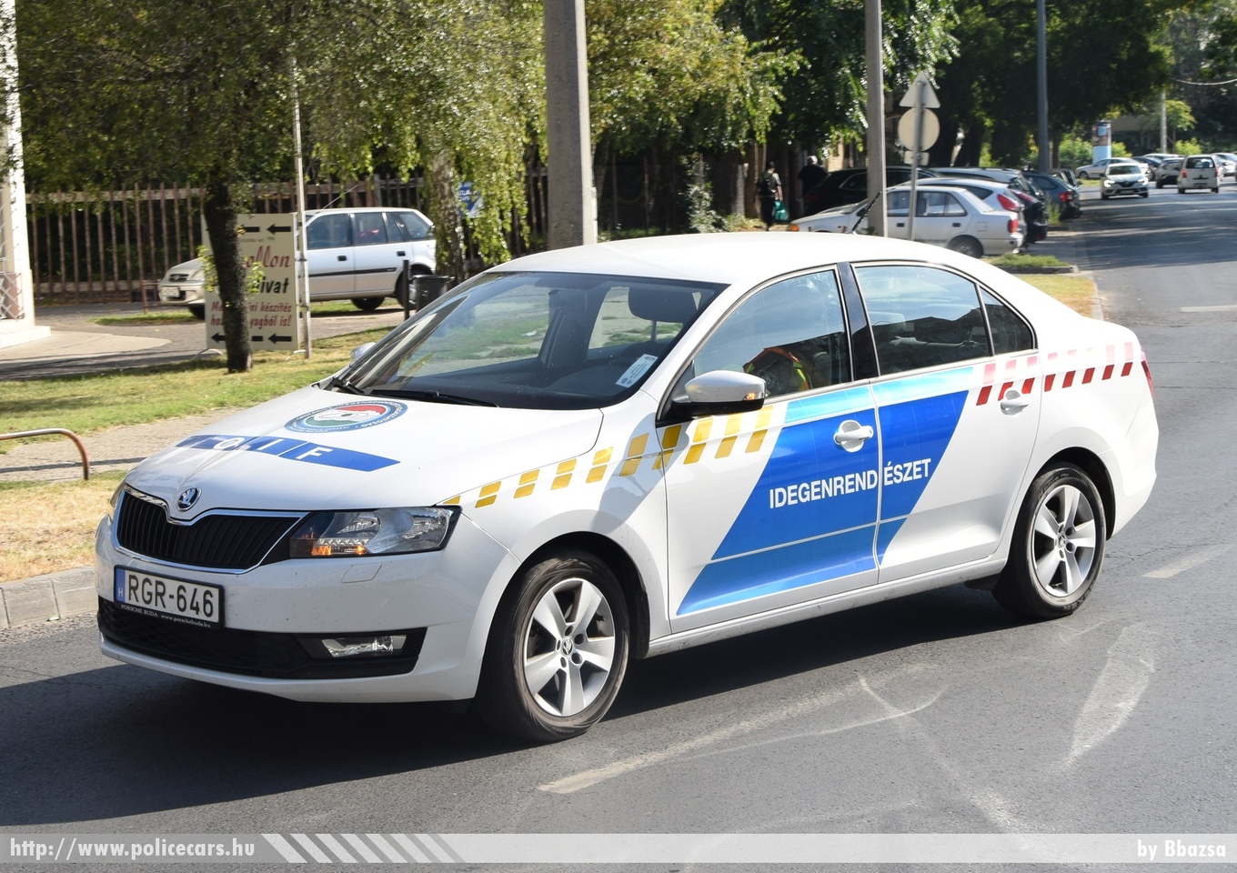 Skoda Rapid, Országos Idegenrendészeti Fõigazgatóság, fotó: Bbazsa
Keywords: magyar Magyarország rendőr rendőrautó rendőrség Hungary hungarian police policecar oif idegenrendészet RGR-646