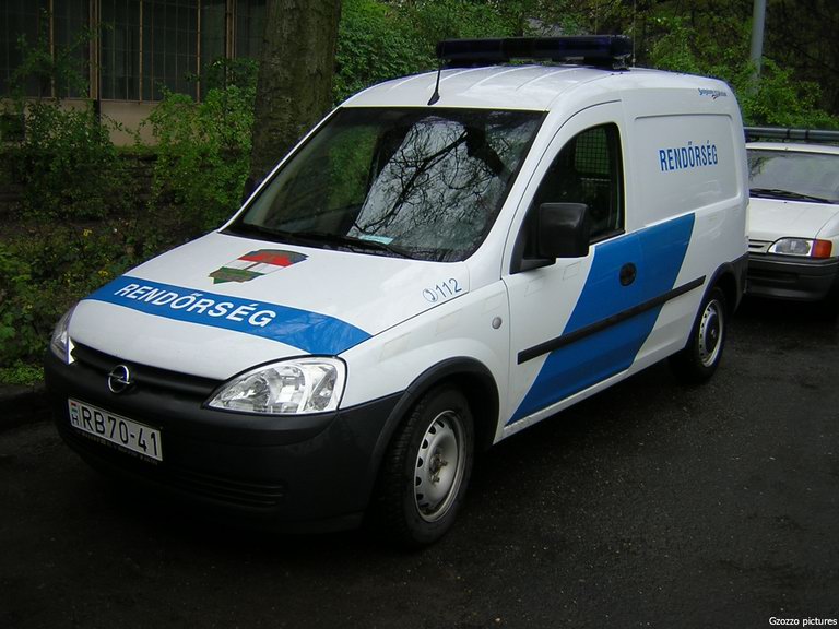 Opel Combo, fotó: Gzozzo pictures
Keywords: rendőrség rendőr rendőrautó magyar Magyarország RB70-41 police policecar hungarian Hungary