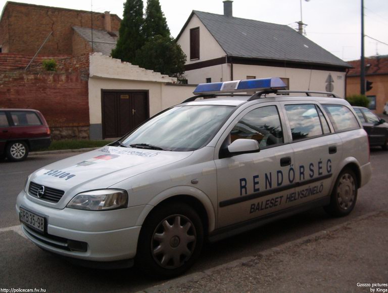 Opel Astra, fotó: Kinguc
Keywords: rendőrség rendőr rendőrautó magyar Magyarország RB35-98 police policecar hungarian Hungary