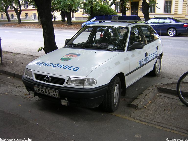 Opel Astra, fotó: Gzozzo pictures
Keywords: rendőrség rendőr rendőrautó magyar Magyarország RB44-47 police policecar hungarian Hungary