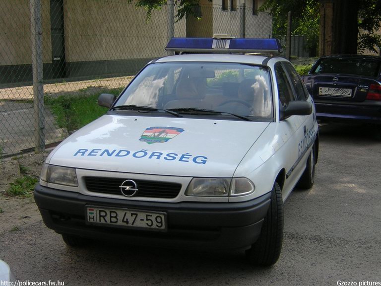 Opel Astra, fotó: Gzozzo pictures
Keywords: rendőrség rendőr rendőrautó magyar Magyarország RB47-59 police policecar hungarian Hungary