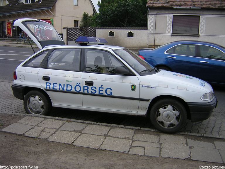 Opel Astra, fotó: Gzozzo pictures
Keywords: rendőrség rendőr rendőrautó magyar Magyarország RB49-69 police policecar hungarian Hungary