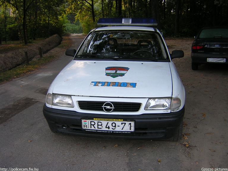 Opel Astra, fotó: Gzozzo pictures
Keywords: rendőrség rendőr rendőrautó magyar Magyarország RB49-71 police policecar hungarian Hungary