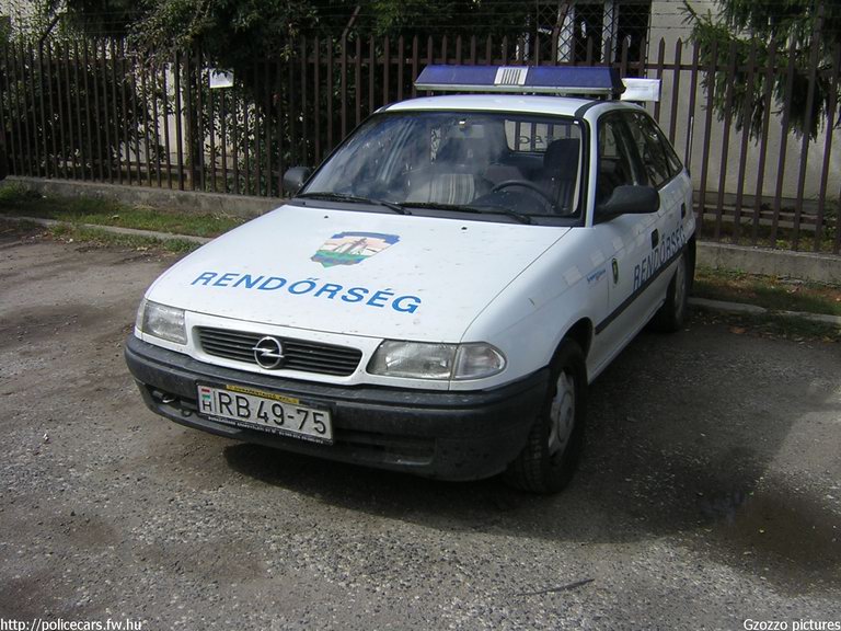 Opel Astra, fotó: Gzozzo pictures
Keywords: rendőrség rendőr rendőrautó magyar Magyarország RB49-75 police policecar hungarian Hungary