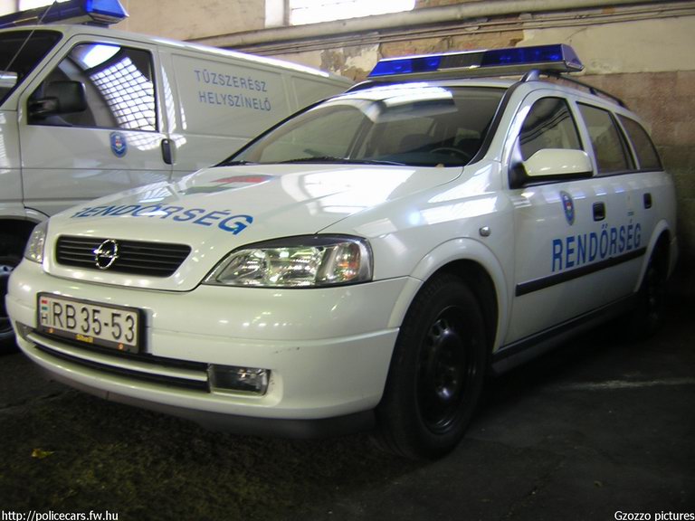 Opel Astra, fotó: Gzozzo pictures
Keywords: rendőrség rendőr rendőrautó magyar Magyarország RB35-53 police policecar hungarian Hungary