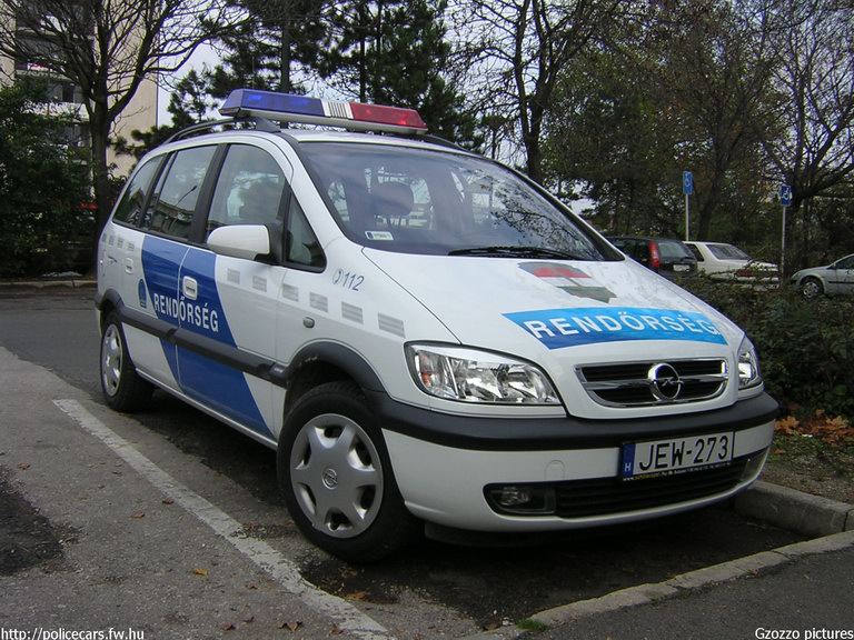 Opel Zafira, fotó: Gzozzo pictures

Keywords: rendőrség rendőr rendőrautó magyar Magyarország JEW-273 police policecar hungarian Hungary