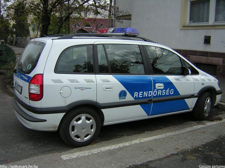 Opel Zafira, fotó: Gzozzo pictures
Keywords: rendőrség rendőr rendőrautó magyar Magyarország JEW-273 police policecar hungarian Hungary