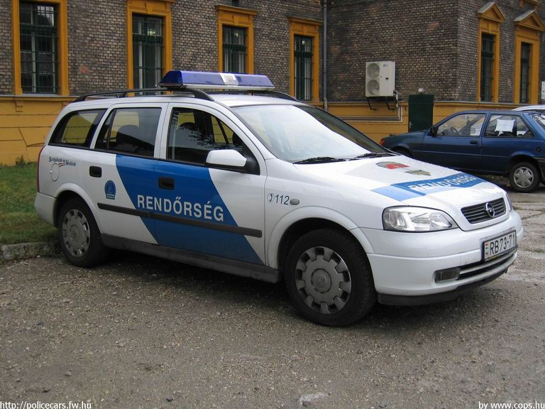 Opel Astra, fotó: www.cops.hu
Keywords: rendőrség rendőr rendőrautó magyar Magyarország RB73-71 police policecar hungarian Hungary