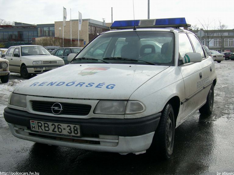 Opel Astra, fotó: atiswrc
Keywords: rendőrség rendőr rendőrautó magyar Magyarország RB26-38 police policecar hungarian Hungary